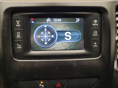 Used 2016 Jeep Cherokee Latitude w/ Safety/Convenience Group AWD/4WD image 25
