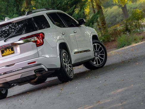 Used 2021 GMC Acadia Denali w/ Denali Technology Package FWD image 26