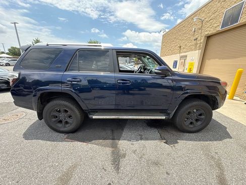 Used 2017 Toyota 4Runner SR5 Premium AWD/4WD image 11
