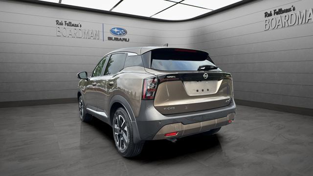 Used 2025 Nissan Kicks SV AWD/4WD image 7
