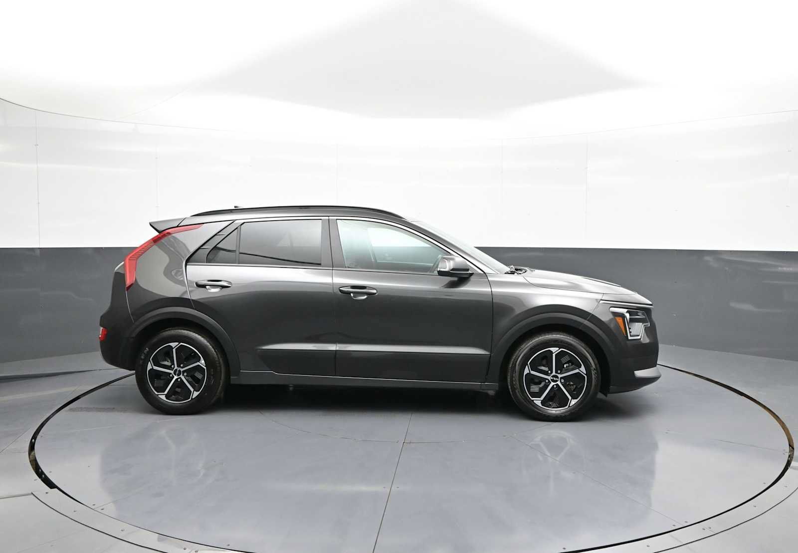Certified 2025 Kia Niro EX w/ EX Cold Weather Package FWD image 5