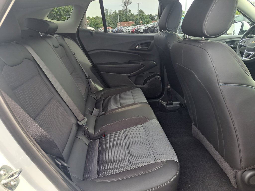 Used 2025 Chevrolet Trax LT w/ LT Convenience Package FWD image 27