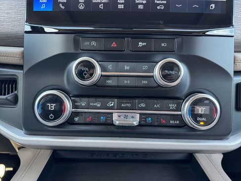 Used 2024 Ford Expedition Limited image 22
