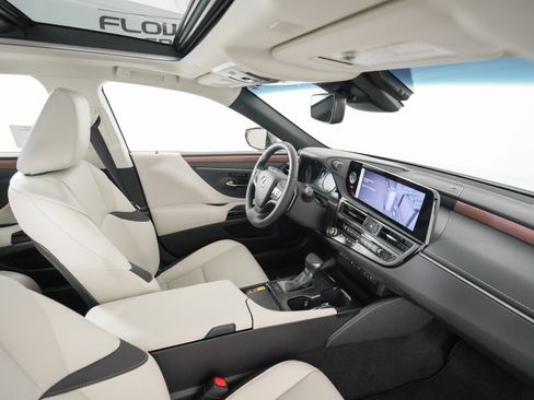 New 2025 Lexus ES 350 w/ Premium Package image 18