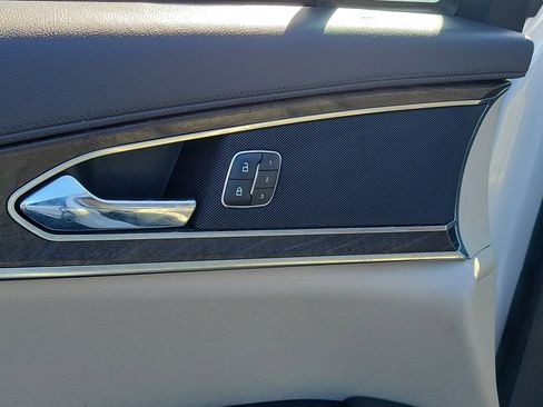 Used 2019 Lincoln Nautilus Select image 20