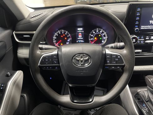 Used 2021 Toyota Highlander L image 30