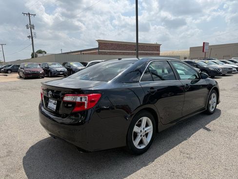 Used 2012 Toyota Camry SE FWD image 6