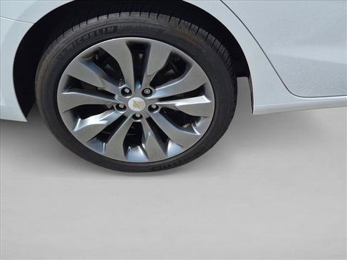 Used 2018 Chevrolet Malibu Premier w/ Premier Sun and Wheel Package FWD image 8