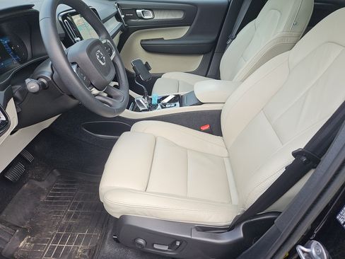 Used 2023 Volvo XC40 B5 Ultimate w/ Protection Package Premier AWD/4WD image 33