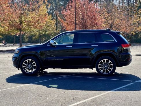 Used 2018 Jeep Grand Cherokee Limited w/ Luxury Group II image 3