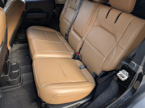 Used 2023 Jeep Wrangler Unlimited Rubicon 4xe AWD/4WD image 17