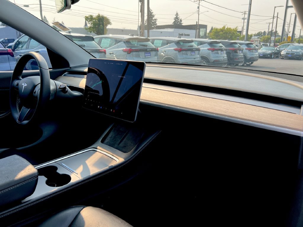 Used 2021 Tesla Model Y Long Range AWD/4WD image 22