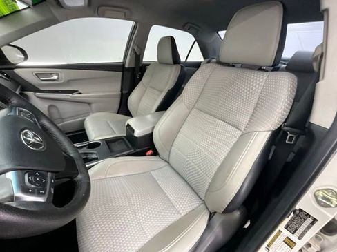 Used 2015 Toyota Camry SE FWD image 4