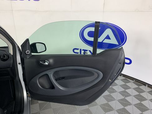 Used 2016 smart fortwo Prime RWD image 27