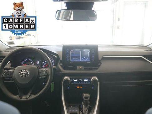 Used 2021 Toyota RAV4 LE image 28