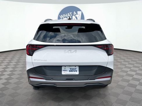 Certified 2026 Kia Sportage EX w/ EX Panorama Roof Package FWD image 7