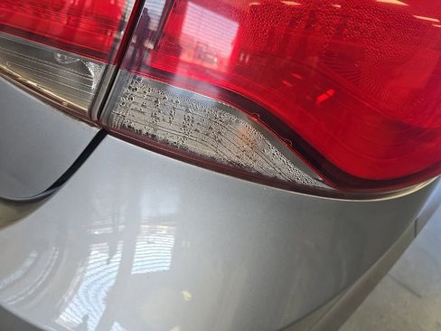 Used 2015 Hyundai Elantra SE w/ Option Group 03 FWD image 4