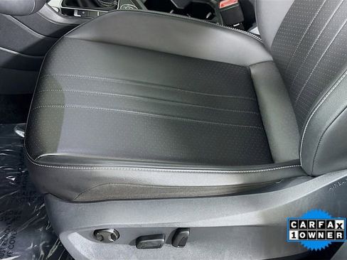 Used 2024 Volkswagen Tiguan SE image 18