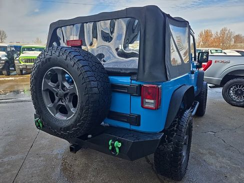 Used 2018 Jeep Wrangler Sport image 9