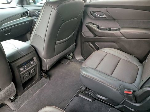 Used 2023 Chevrolet Traverse High Country FWD image 37