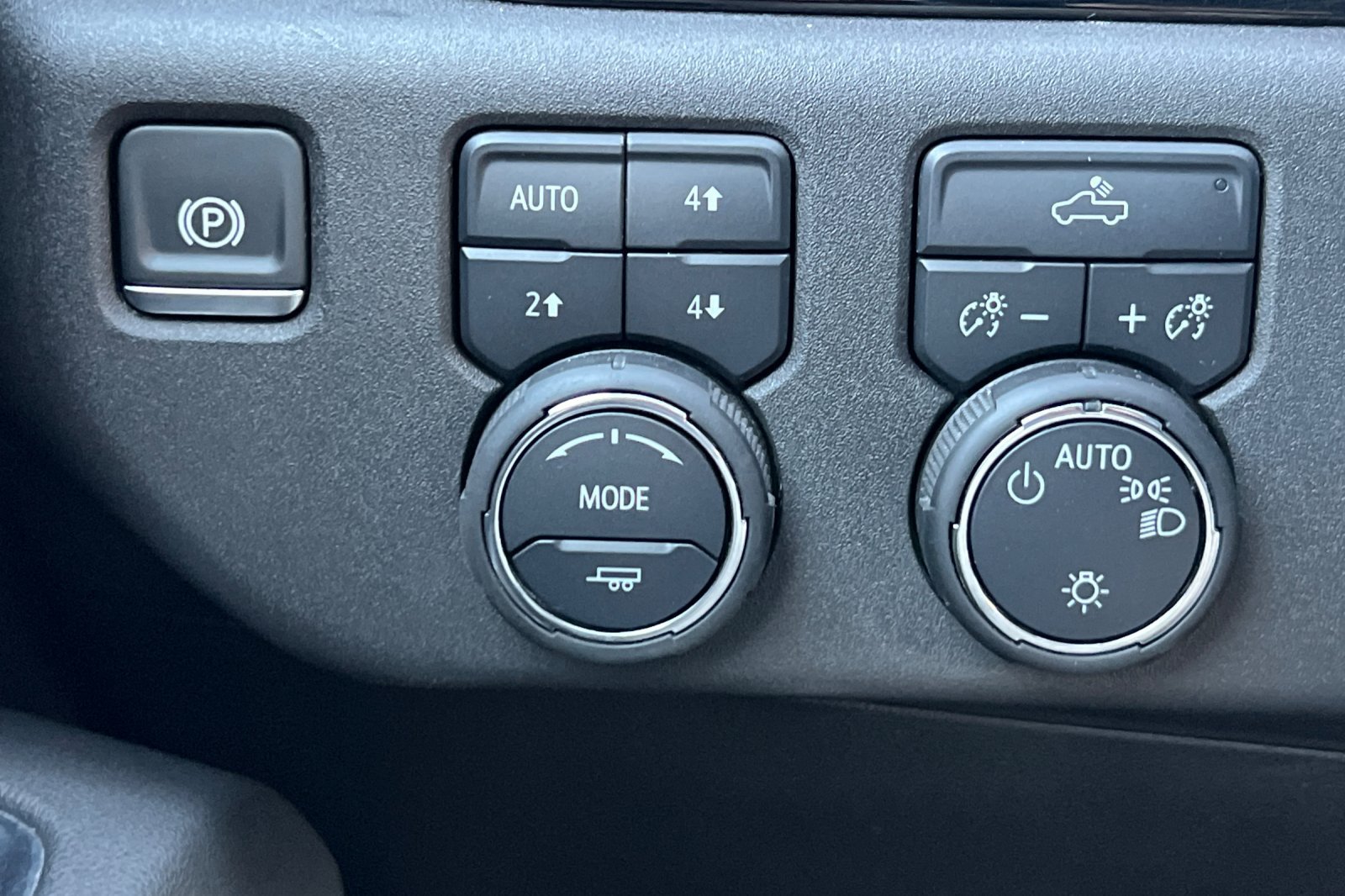 Used 2025 Chevrolet Silverado 1500 LT AWD/4WD image 36