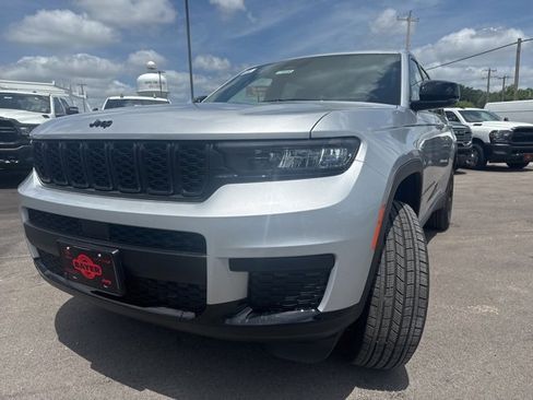 New 2025 Jeep Grand Cherokee L Laredo image 8