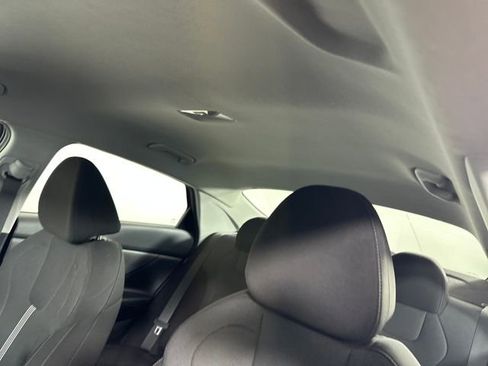 Used 2024 Hyundai Elantra SE image 12