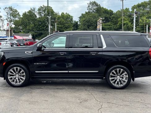 Used 2021 GMC Yukon XL Denali w/ Denali Premium Package AWD/4WD image 5