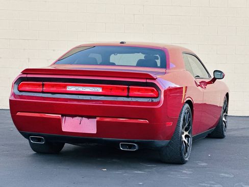Used 2010 Dodge Challenger R/T RWD image 5