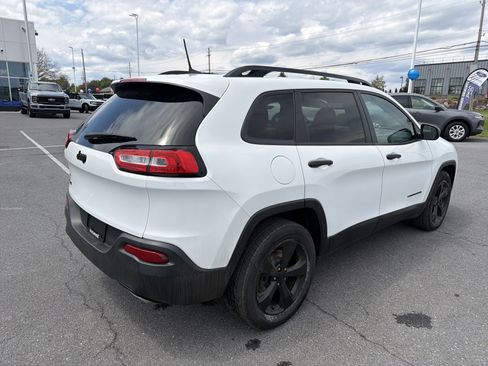 Used 2017 Jeep Cherokee Sport AWD/4WD image 3