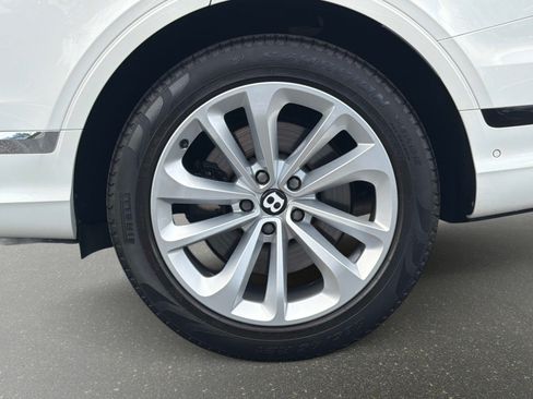 Used 2022 Bentley Bentayga AWD/4WD image 14