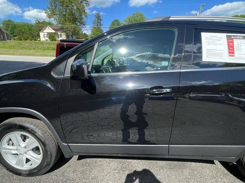 Used 2019 Chevrolet Trax LT w/ LT Convenience Package AWD/4WD image 3