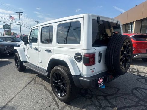 Used 2024 Jeep Wrangler Unlimited Sahara w/ Technology Group AWD/4WD image 7