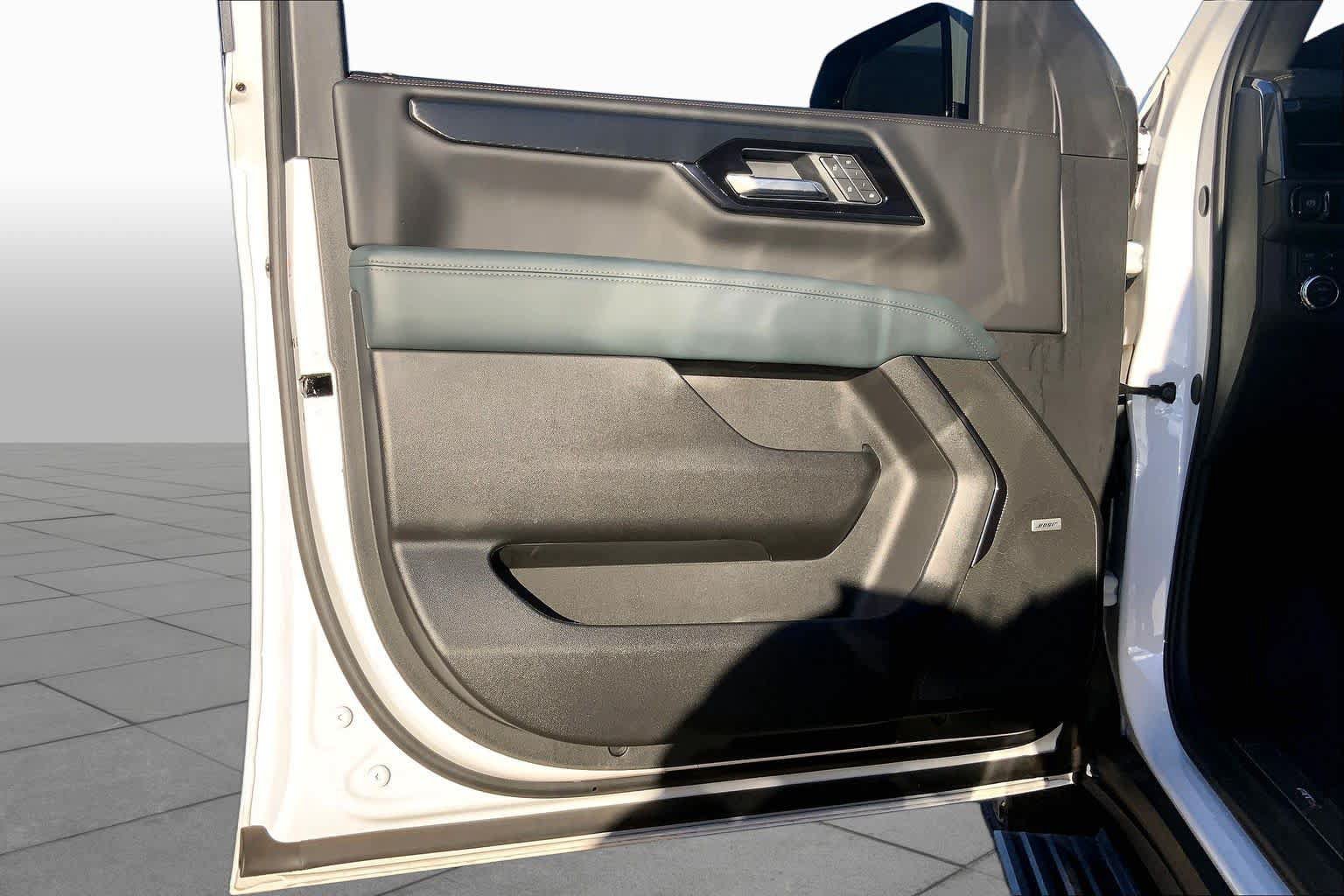 Used 2025 GMC Yukon AT4 w/ AT4 Premium Plus Package AWD/4WD image 21