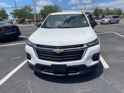 Used 2023 Chevrolet Traverse LS image 2