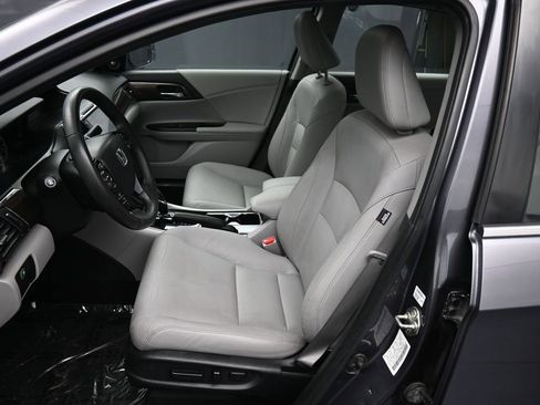 Certified 2017 Honda Accord EX-L image 19