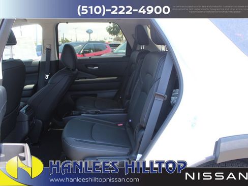 New 2026 Nissan Pathfinder SL w/ SL Premium Package AWD/4WD image 16