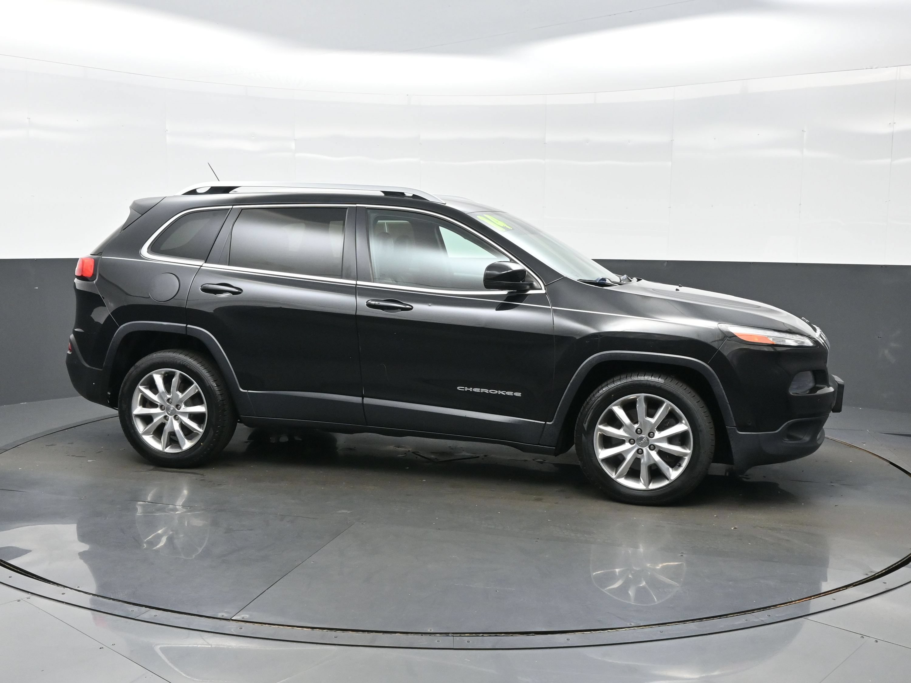Used 2014 Jeep Cherokee Limited w/ Technology Group FWD image 7