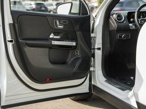 Used 2023 Mercedes-Benz GLB 250 GLB 250 w/ Premium Package image 38