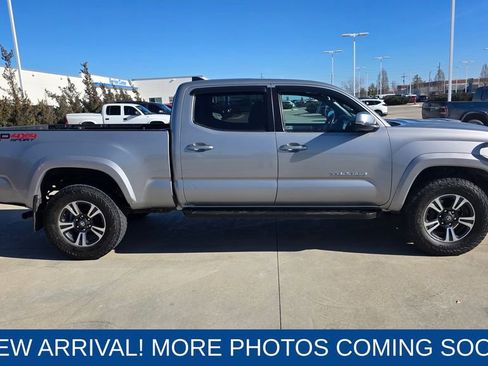 Used 2016 Toyota Tacoma TRD Sport image 6