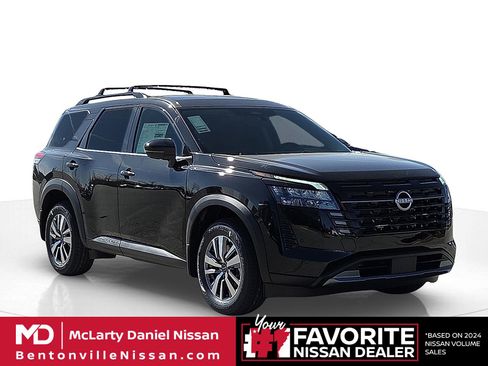 New 2026 Nissan Pathfinder SL image 1