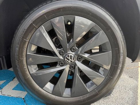 Used 2024 Volkswagen Taos S FWD image 9