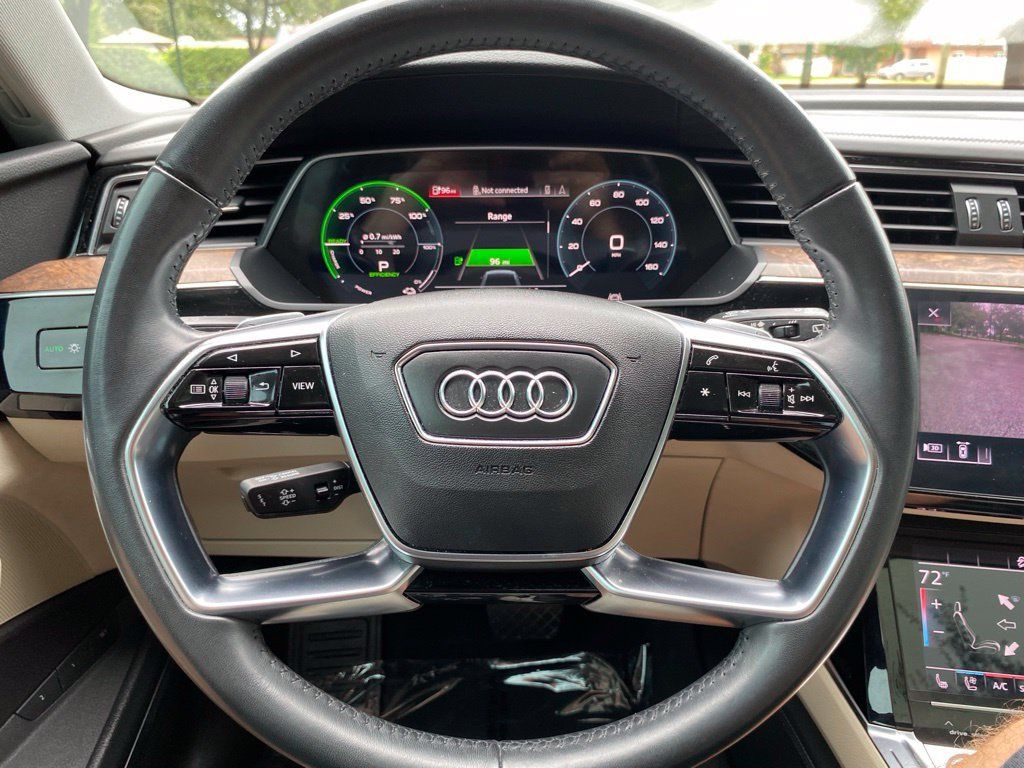 Used 2019 Audi e-tron Prestige w/ Prestige Package AWD/4WD image 22