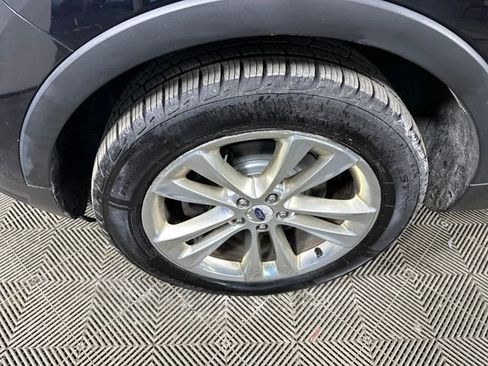 Used 2019 Ford Explorer XLT w/ Equipment Group 202A image 10