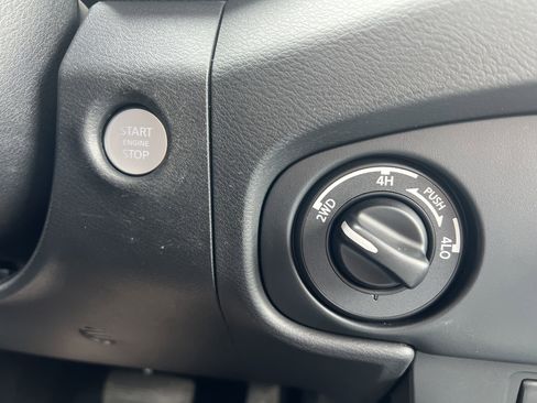 Used 2022 Nissan Frontier SV w/ Technology Package image 24