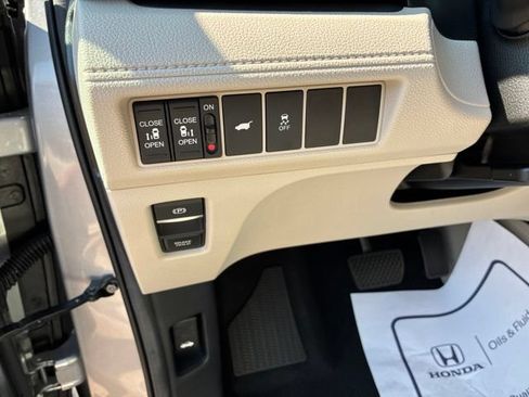 Certified 2026 Honda Odyssey EX-L image 10