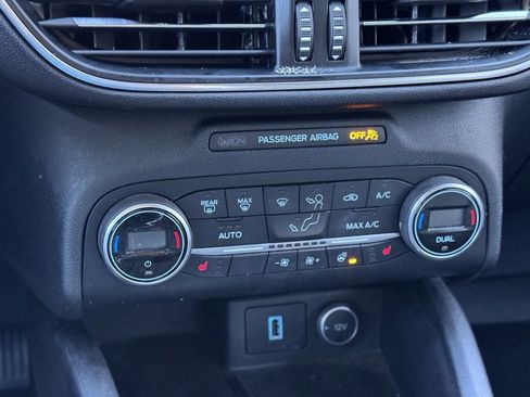 Used 2020 Ford Escape Titanium image 16