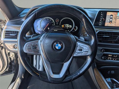 Used 2017 BMW 750i image 20