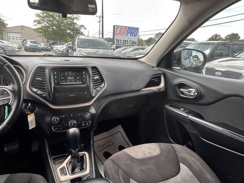 Used 2014 Jeep Cherokee Latitude FWD image 12