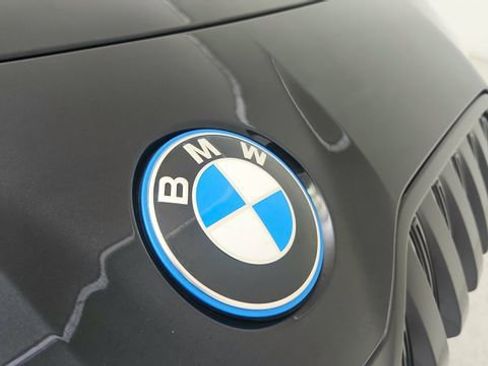 Used 2023 BMW i7 xDrive60 w/ Executive Package 2 AWD/4WD image 16